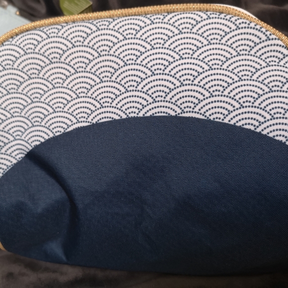 Cosmetics bag - Picture 2 of 5